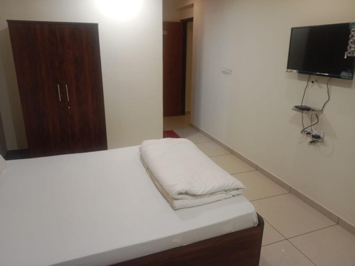 Hotel Shreeji'S Gandhinagar Buitenkant foto