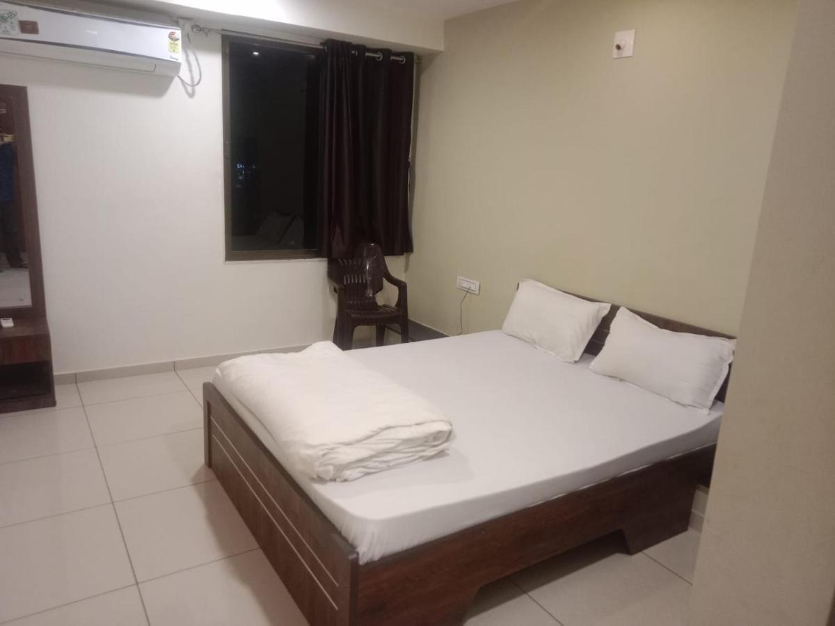 Hotel Shreeji'S Gandhinagar Buitenkant foto
