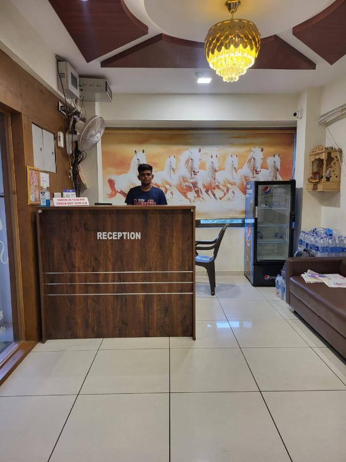 Hotel Shreeji'S Gandhinagar Buitenkant foto