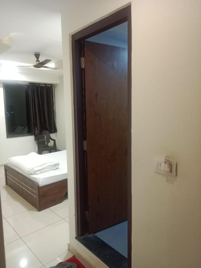 Hotel Shreeji'S Gandhinagar Buitenkant foto