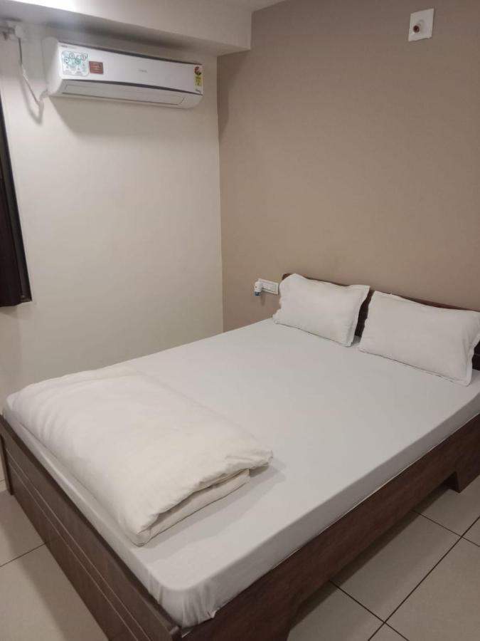 Hotel Shreeji'S Gandhinagar Buitenkant foto