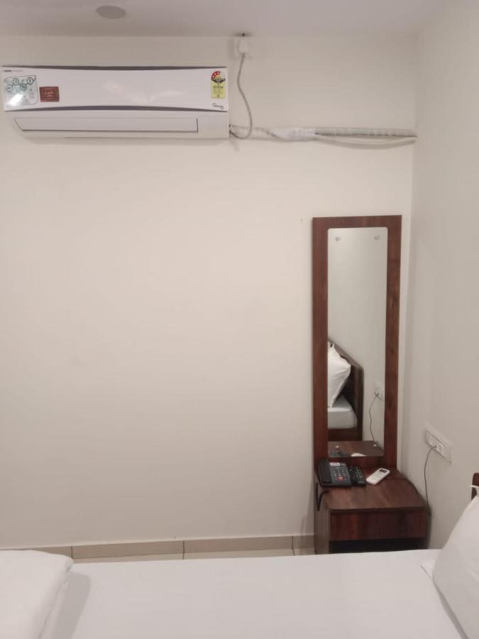 Hotel Shreeji'S Gandhinagar Buitenkant foto